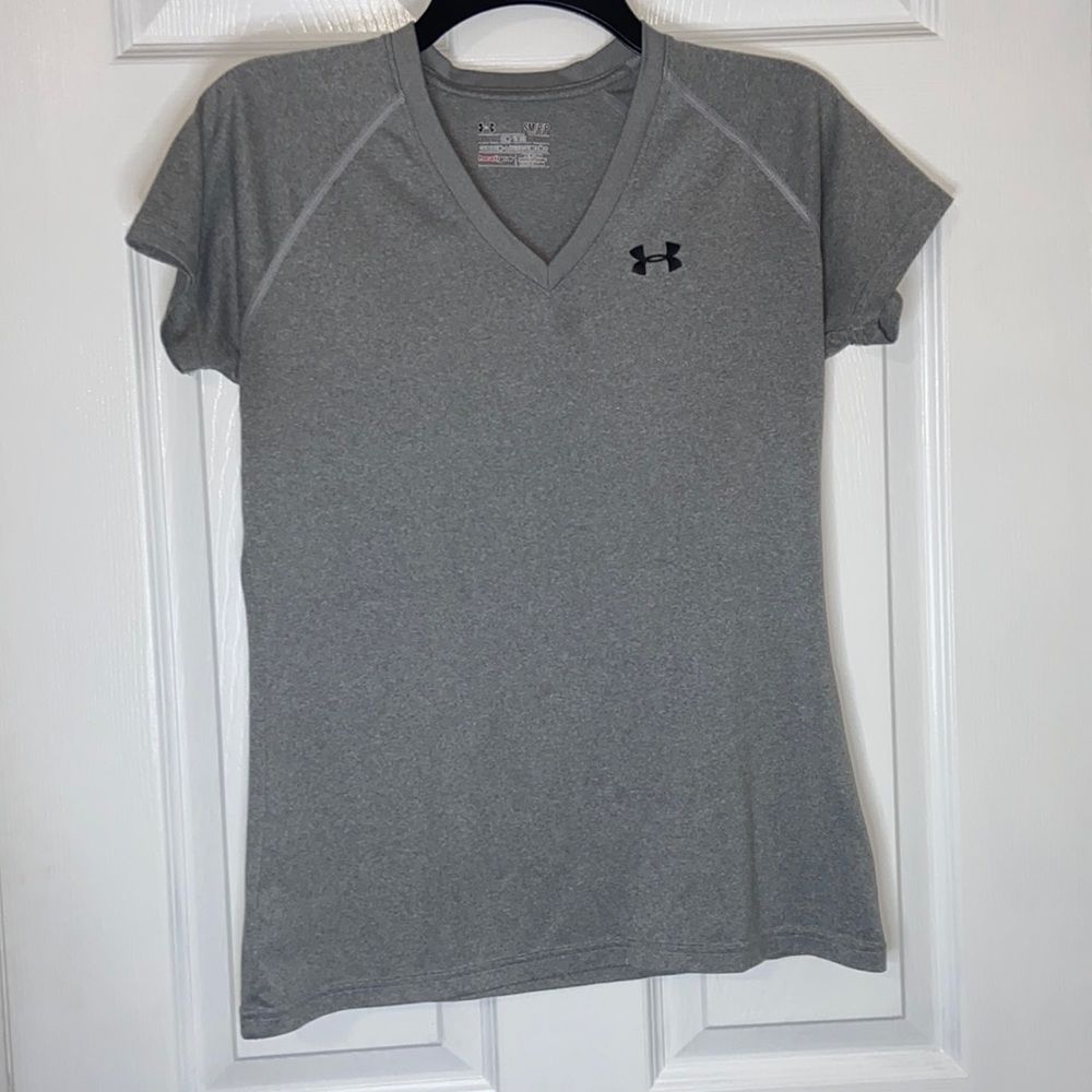 Under Armor Semi Fitted Heat Gear Top